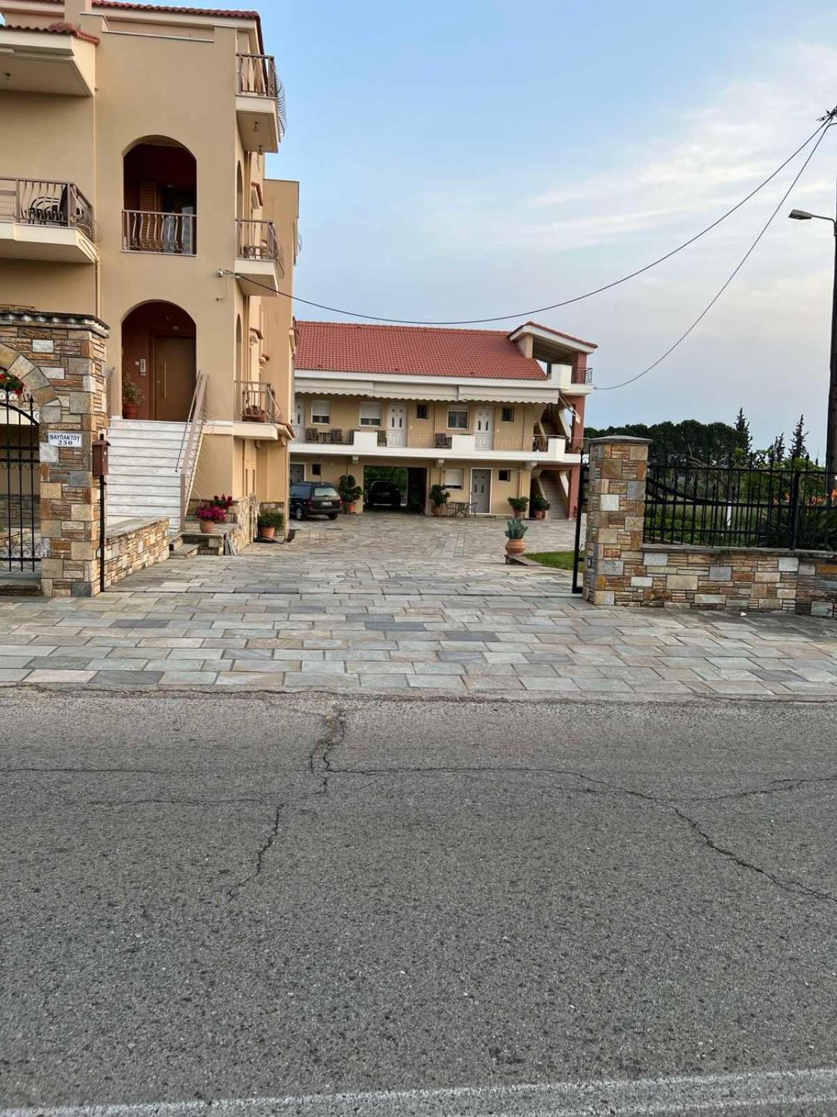 Flo'S Apartments Missolonghi Ngoại thất bức ảnh